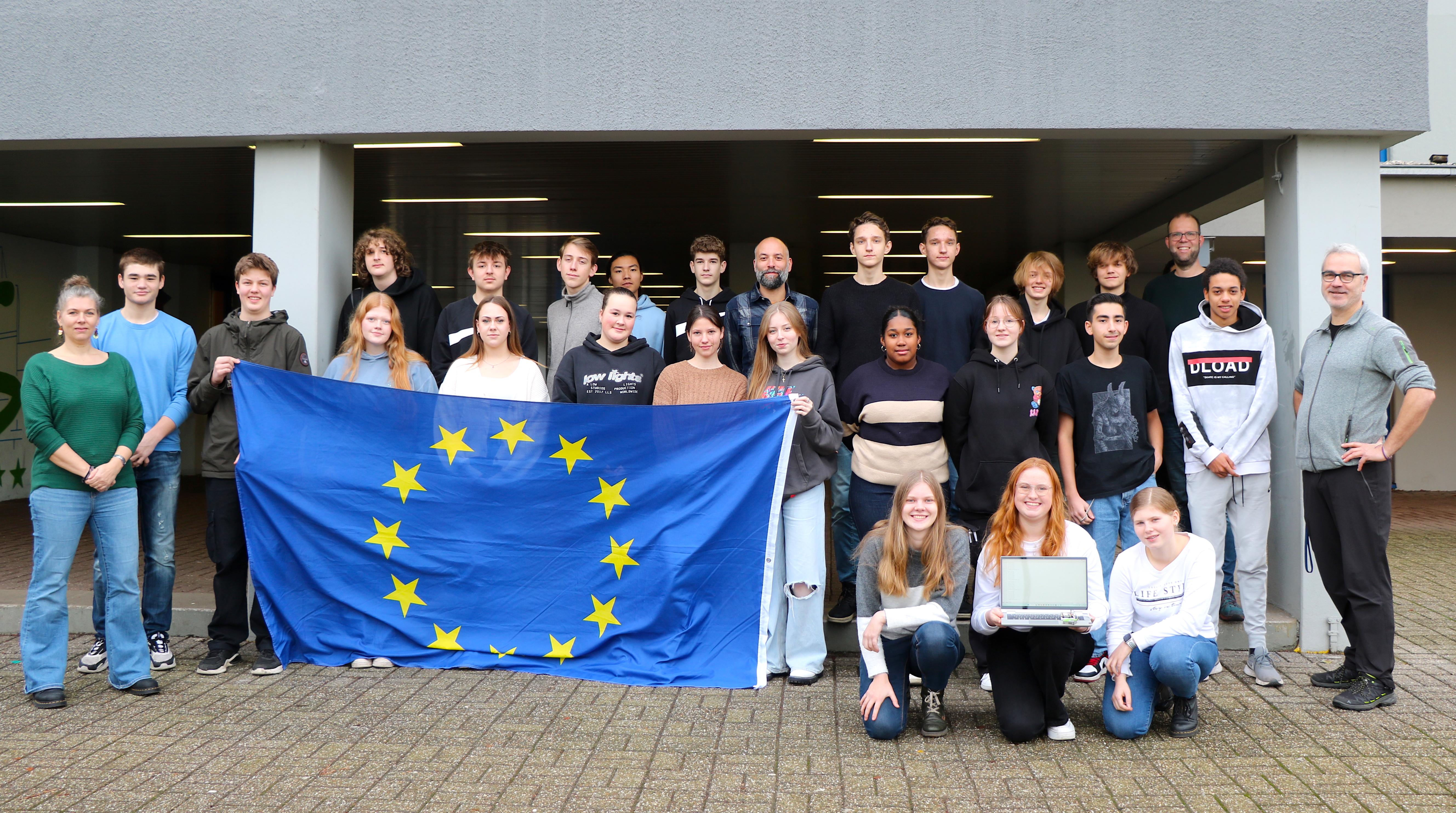 Group foto with all students who did the project and our German counterparts, also with the teachers who contributed.