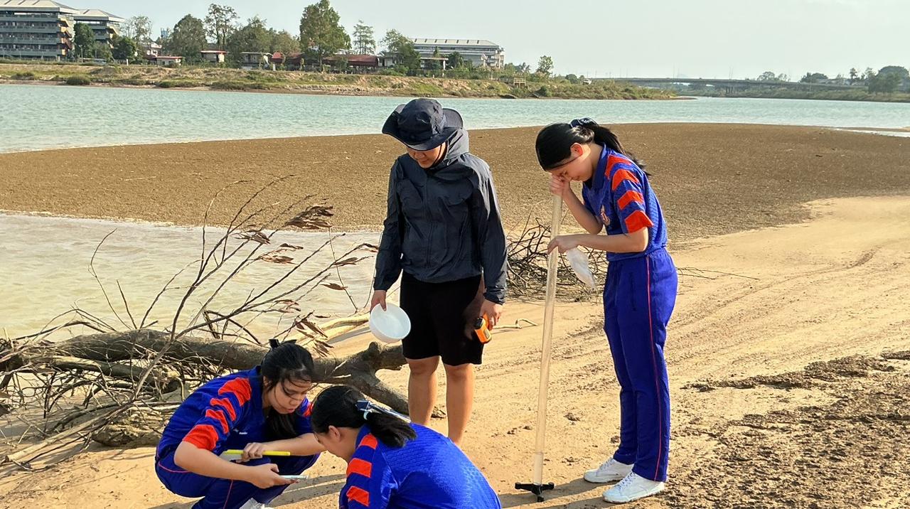 Show an investigation into the production of compost derived from crab, shrimp, and fish residues for application in the cultivation of sea grapes (Caulerpa lentillifera), aimed at comparing water quality and growth rates.