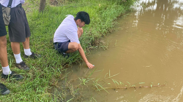 Students are collecting water samples for water quality analysis.
