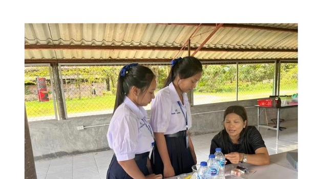 Under the guidance of the project advisor, students conducted a field study to monitor seawater quality at Khlong Son Beach. The primary focus was on measuring key environmental parameters, including temperature and salinity, to investigate their influence on Dissolved Oxygen (DO) levels. Additionally, the pH values were tested to evaluate the suitability of the water source in accordance with official Marine Water Quality Standards.