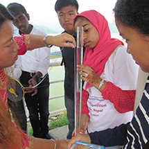 Children observing a glass cylinder