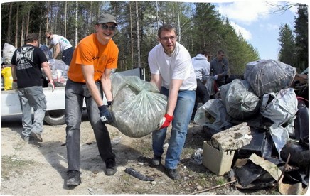 Photo of people participating in World Cleanup Day