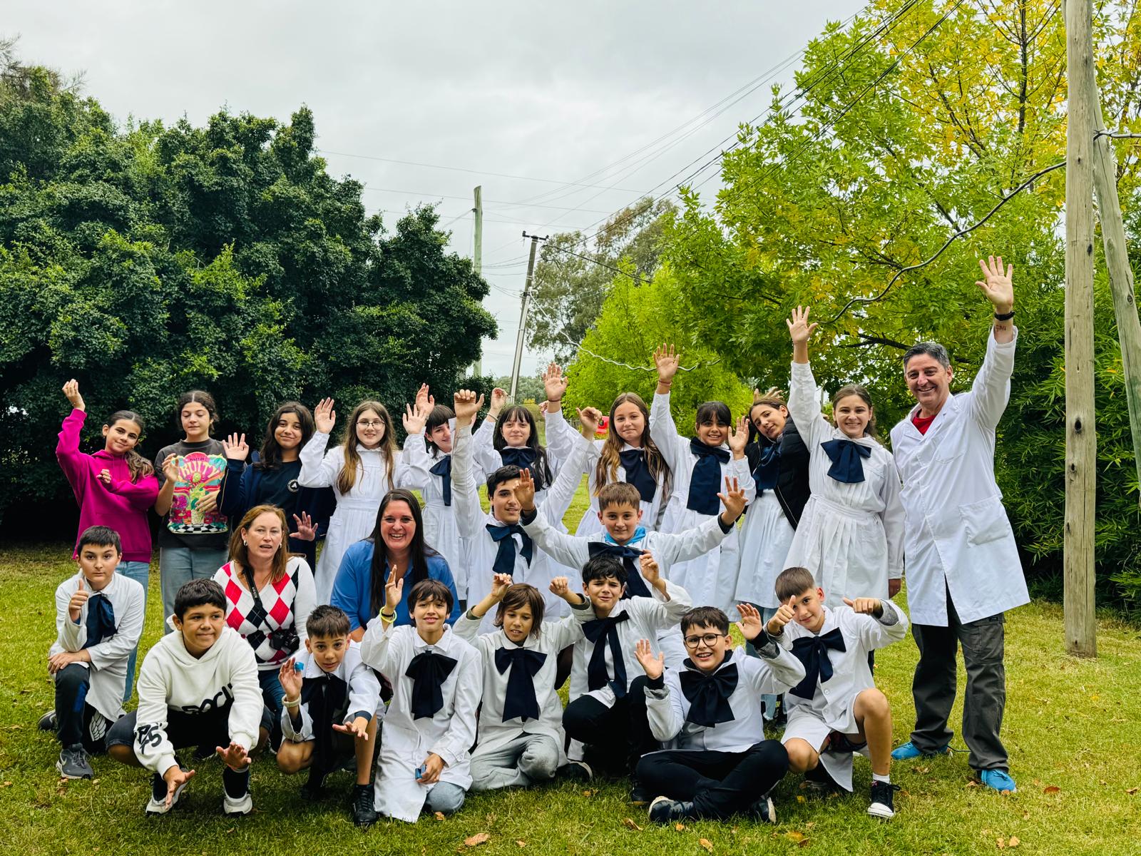 Class group photo outside.