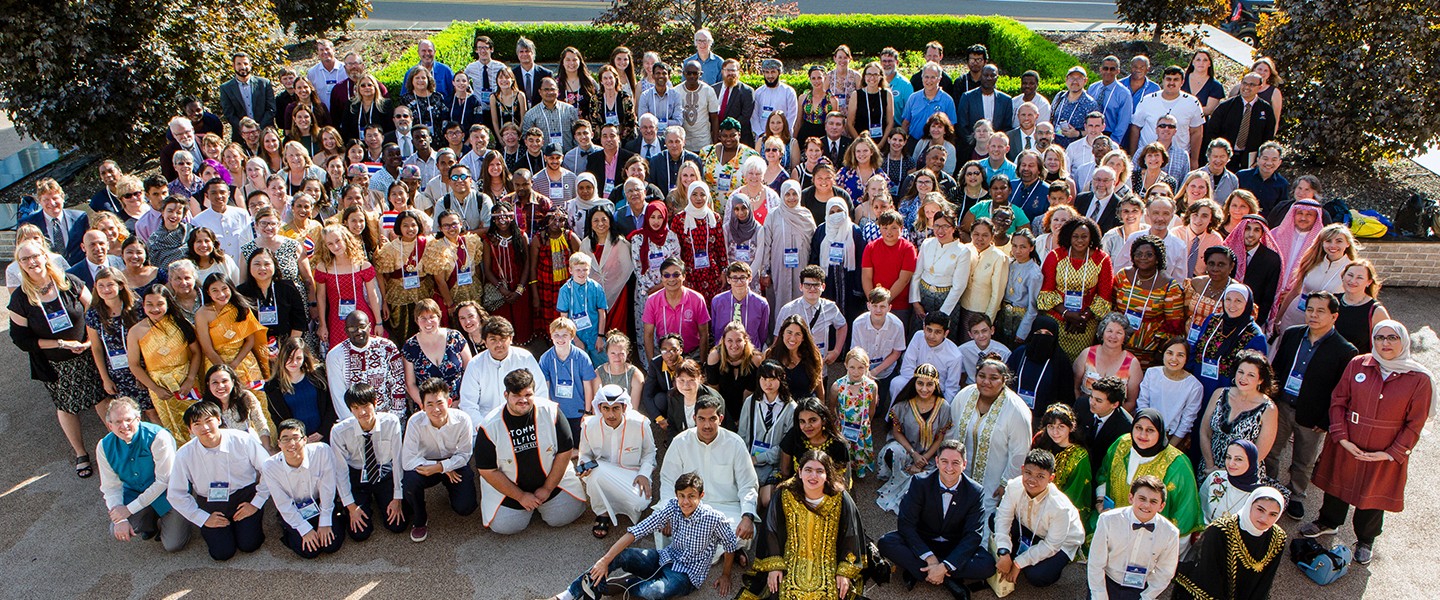 Large group of GLOBE members, including students and teachers.