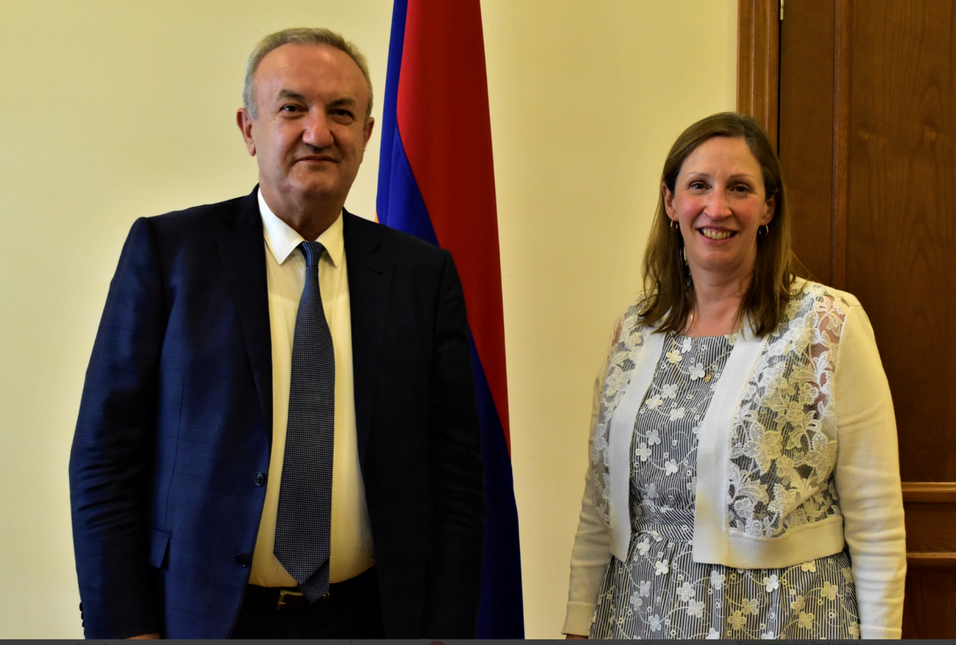 Photo of Acting Minister of Education, Science, Culture and Sports Vahram Dumanyan and U.S. Ambassador Lynne Tracy 