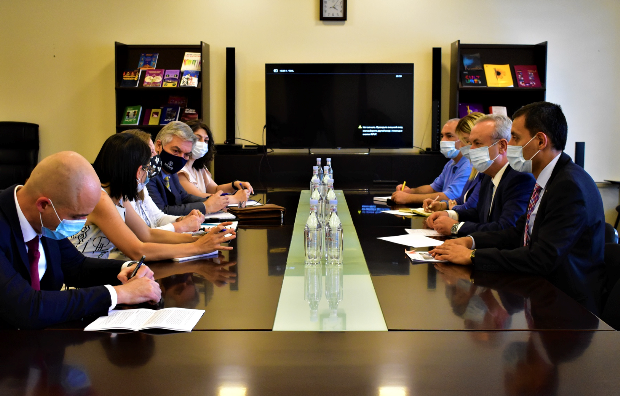 Photo of the people gathered, around a table, to welcome The Republic of Armenia to the GLOBE community