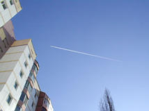 Click this image for Larger View 	Short-Lived Contrail with Some Detail