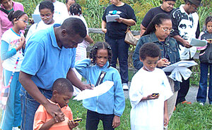 GLOBE parents teach their children the value of community projects