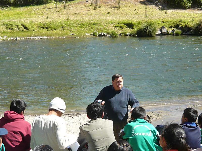 Pérez Orellana educating youth in Chile