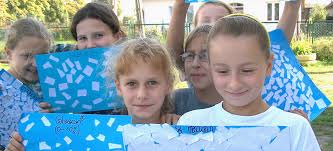 Children with blue and white posters.