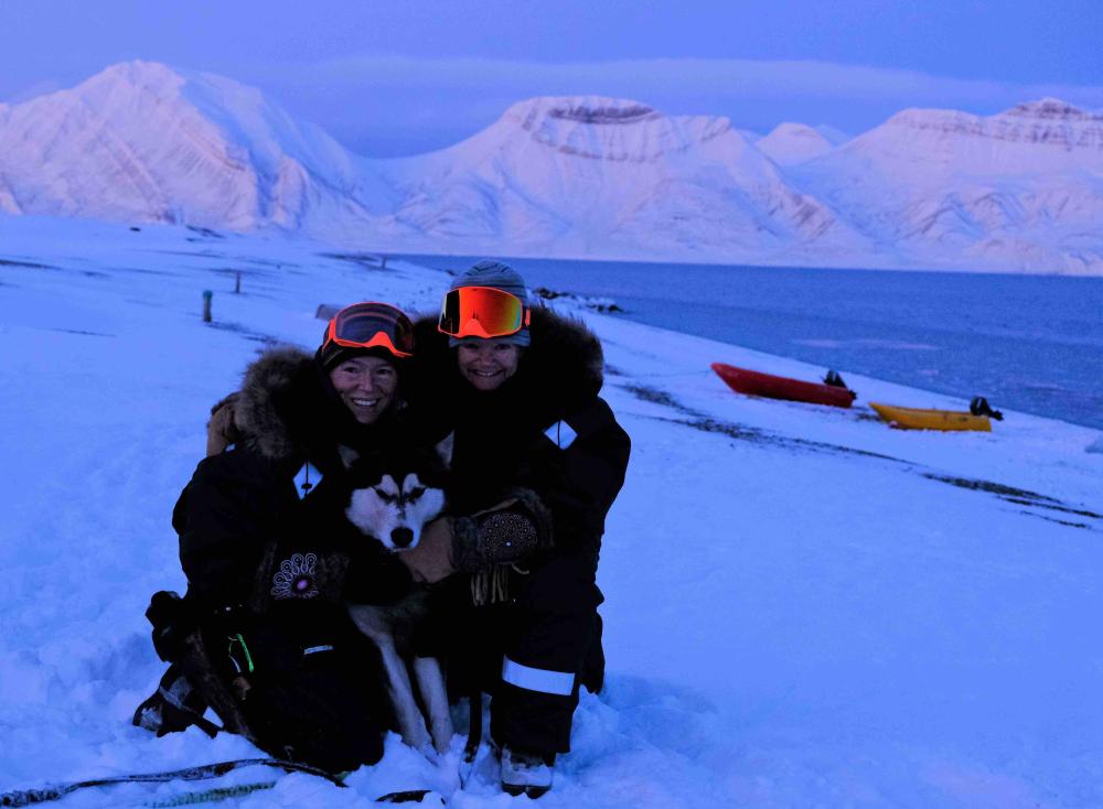 Hilde Fålun Strøm (left) and Sunniva Sorby (right) with their dog and polar explorer Ettra.